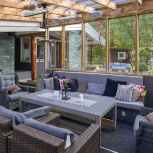 Lovely conservatory with seating for 15 people. You can light a large fireplace that provides very good heat, and you can grill on a large 4-zone gas grill. The jacuzzi is positioned so that you can sit and look out over the sea - sheets, and a very powerful sound system!